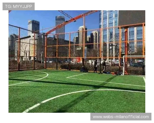 “足球场馆智能化管理系统正式投入使用”，足球场馆建设