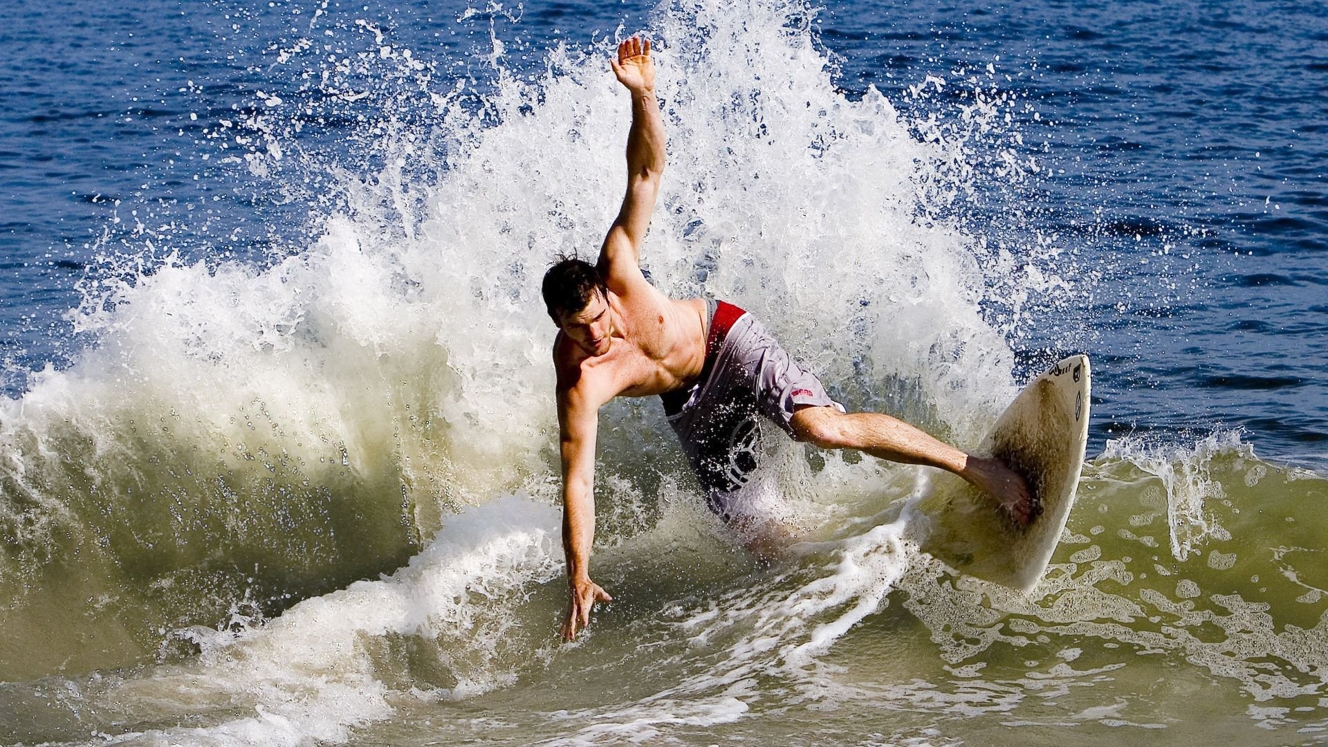 世界攀岩锦标赛速度赛 中国选手包揽男女金牌